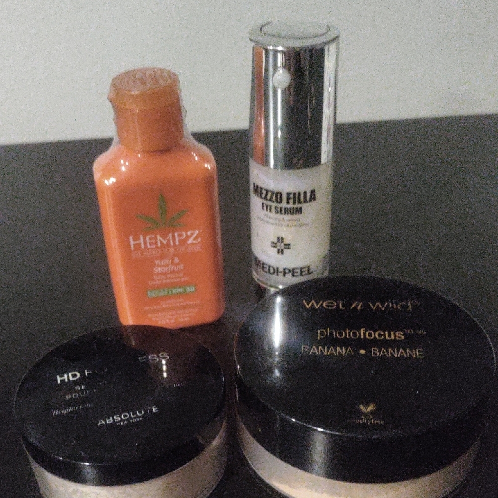 Hempz Body Moisturizer (not used, expired) and Skincare Set